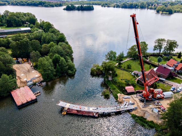 Montage der Brückenschüsse